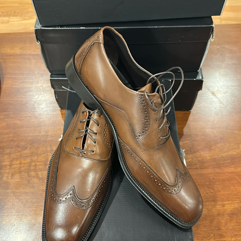 Banana Republic wing tip lace shoe